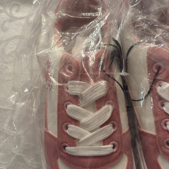 Disney’s Minnie Mouse Low-Top Girls Sneakers - Picture 9 of 10